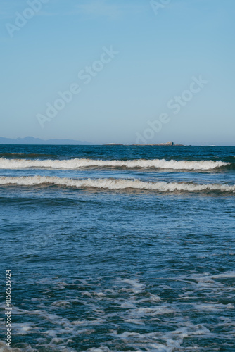 In summer, the natural scenery of the sea level on a sunny day