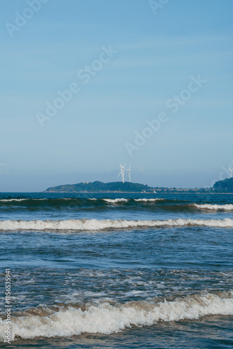 In summer, the natural scenery of the sea level on a sunny day