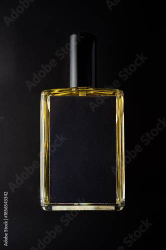 Eau de Parfum. Duftfläschchen. Parfum. Kosmetik. 