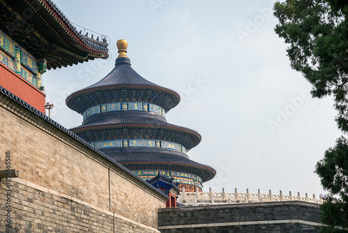 Schilderij op canvas Temple of Heaven Beijing - Historic Chinese Temple with Blue Glazed Roofs