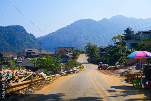 Foto Pha Hee village, a traditional Akha hill tribe community perched on the mountain
