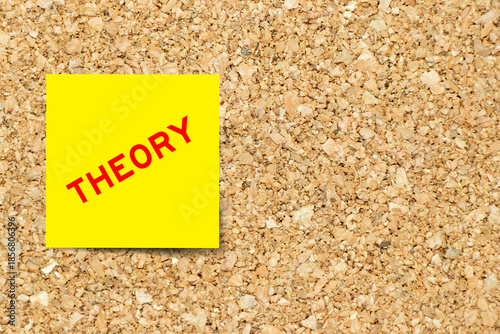 Canvas-taulu Yellow note paper with word theory on cork board background with copy space