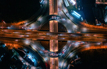 Papier peint photo Autoroute de nuit Échangeur thaïlandais vu d'en haut  © chartphoto