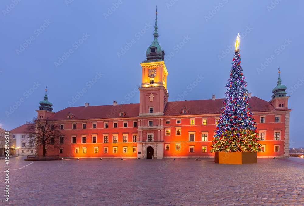 Fototapeta premium Royal residence at dawn in Warsaw Poland
