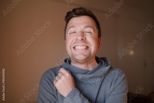 Fotografi Middle Aged European Man with a Wide Fake Smile, Emotional Portrait
