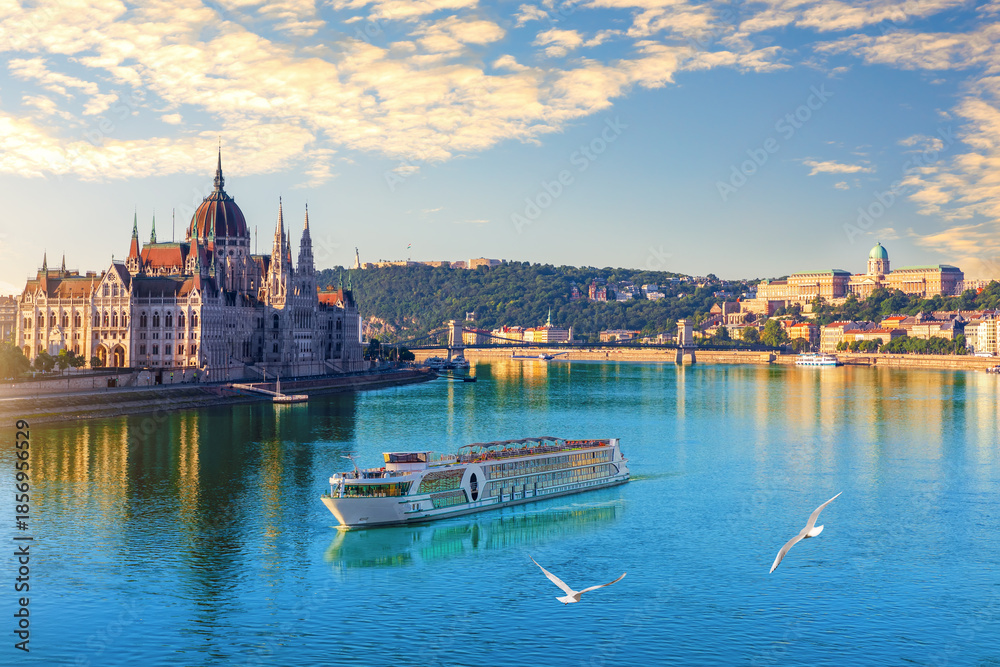 Fototapeta premium Evening view of the Parliament of Hungary and Danube River cruise ships, Budapest