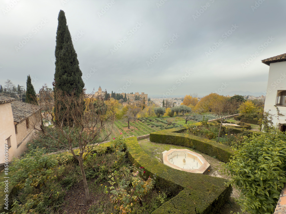 Obraz premium Scenic View of Gardens and Historical Landscape