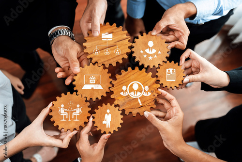 Foto A dynamic image showcasing teamwork with diverse hands holding interconnected gears