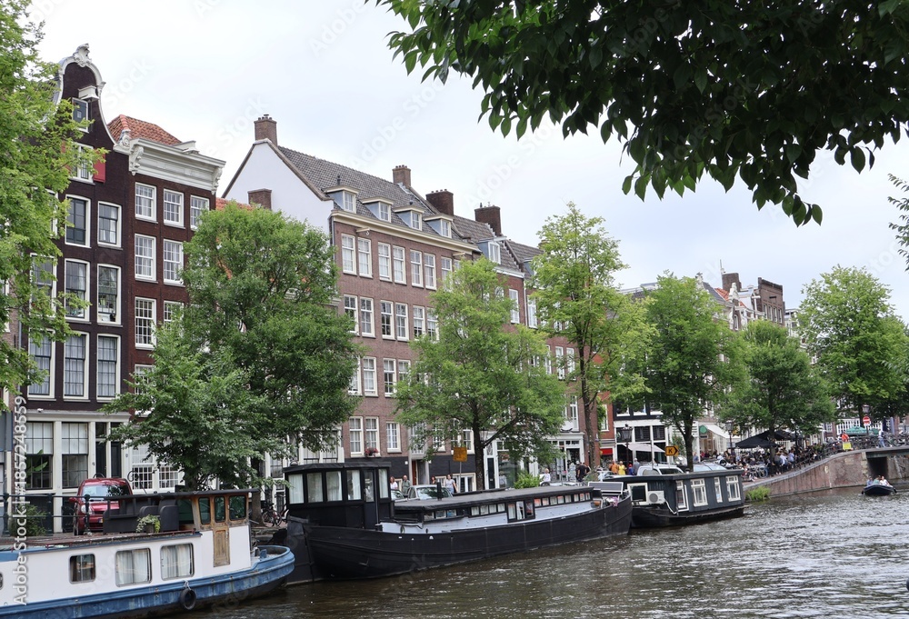Naklejka premium Houseboats moored on the Prinsengracht canal in Amsterdam, Netherlands 