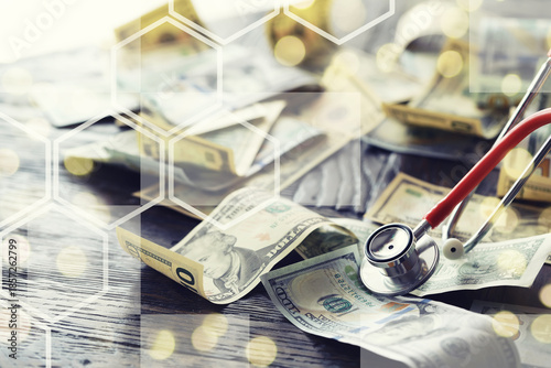Fotografia Close up red stethoscope on the US dollar banknote on wooden table