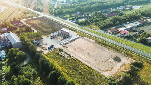 Quadro em tela Aerial view of workers building new commercial structure