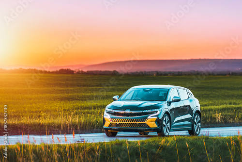 Foto Electric vehicle driving on quiet road
