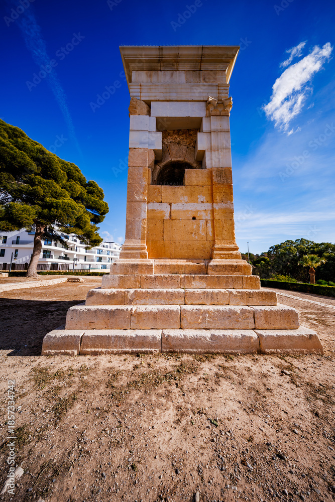 Obraz premium Front View of the Roman Sant Josep Tower