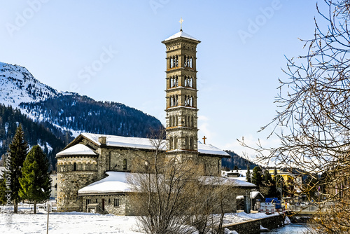 St. Moritz, Kirche, St. Karl Borromäus, Oberengadin, Engadin, St. Moritzersee, Winter, Wintersport, Winterwanderung, Winterlandschaft, Inn, Fluss, Inntal, Graubünden, Alpen, Schweiz