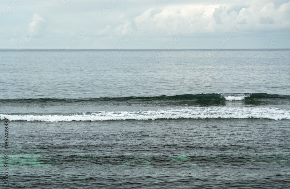 Fototapeta premium Lead-colored Indian Ocean in cloudy weather