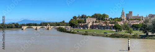 фотографія View over the river Rhone towards the Pont Saint-Benezet, the famous Pont d'Avignon, and the old town with the Palais de Papes in Avignon, France