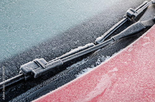 Wallpaper Mural rotes Auto mit vereister Frontscheibe Torontodigital.ca