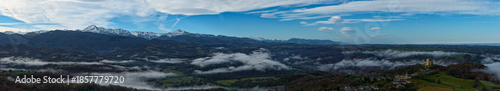 Panorama Pyrénées avec couché de soleil 