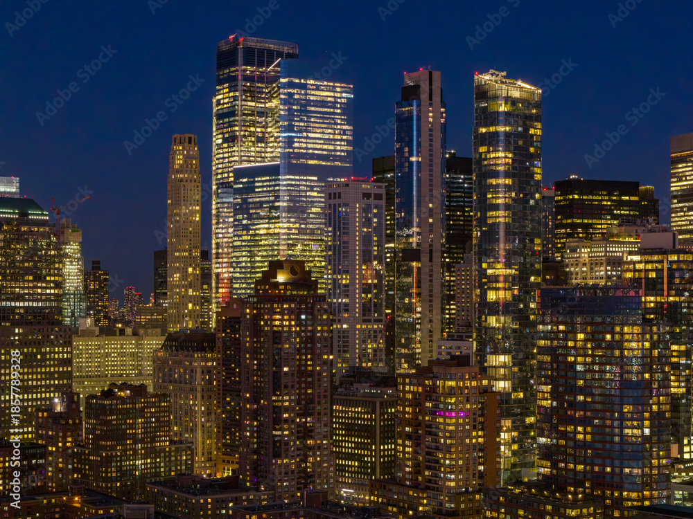 Naklejka premium New York City skyline at dusk and night. Manhattan skyscrapers sunset panorama at night. New York panoramic skyline view at night. Manhattan skyline background at night.