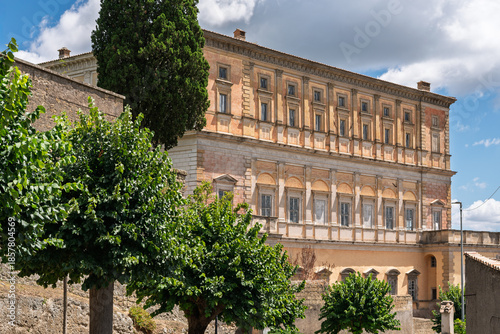 Photos Italy - Caprarola - Palazzo Farnese - Side facade of the Renaissance palace with