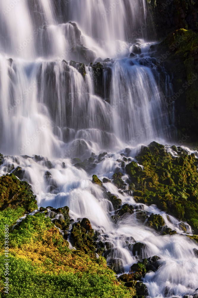 Fototapeta premium Ritter Island Idaho waterfall