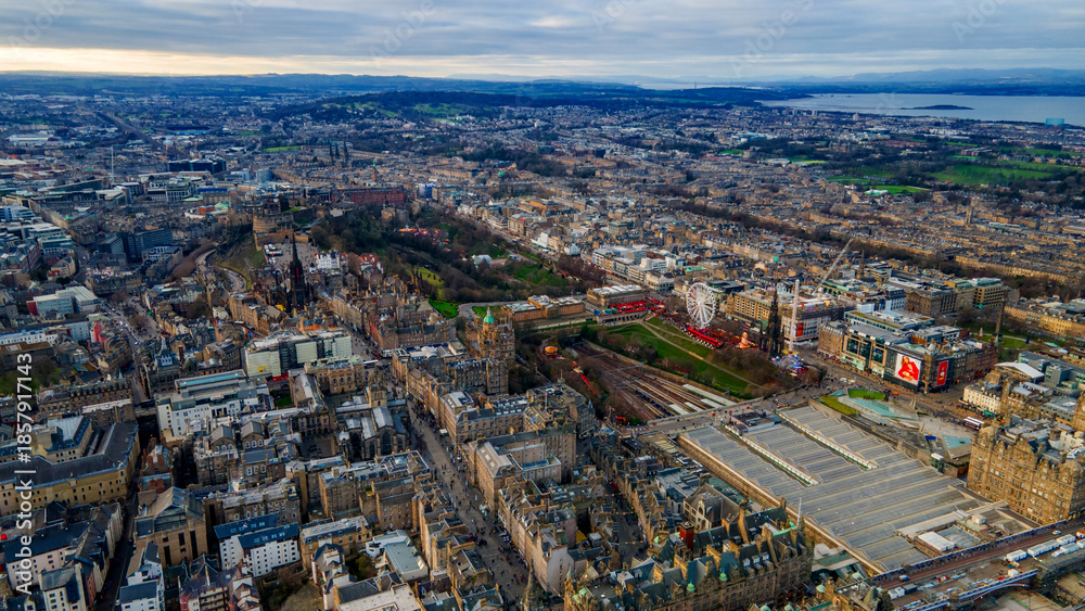 Fototapeta premium Aerial view of the Christmas market and Edinburgh city center