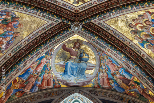 Quadro su tela Italy - Orvieto - Duomo di Orvieto - Golden mosaic and fresco detail on the vaul