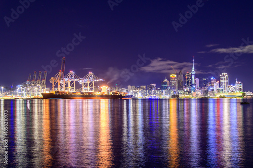 ニュージーランドの最大都市オークランドの美しい夜景風景Beautiful night view of Auckland, New Zealand's largest city