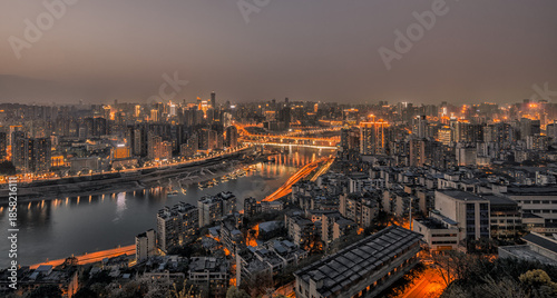 Bild auf Leinwand Chongqing Night Bridge View - Yangtze River Cityscape with Golden Lights
