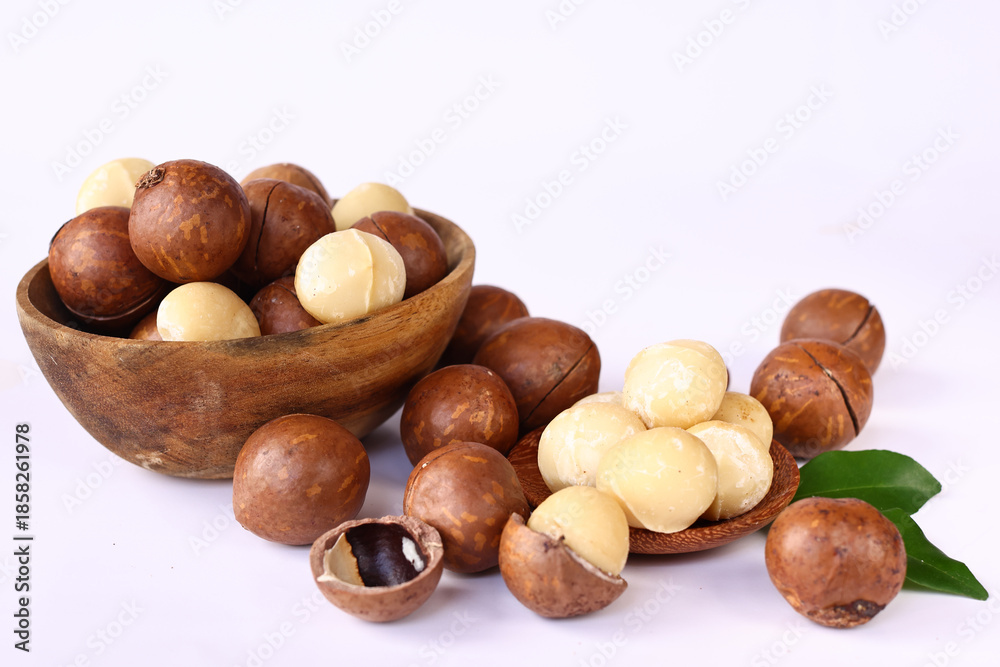 Obraz premium Natural organic macadamia nuts, healthy eating