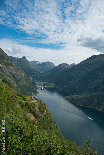 Blick in den Geiranger Fjord Norwegen