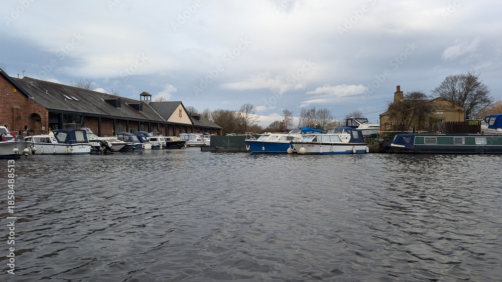 Fototapeta premium boats moored by the riverside in cloudy weather