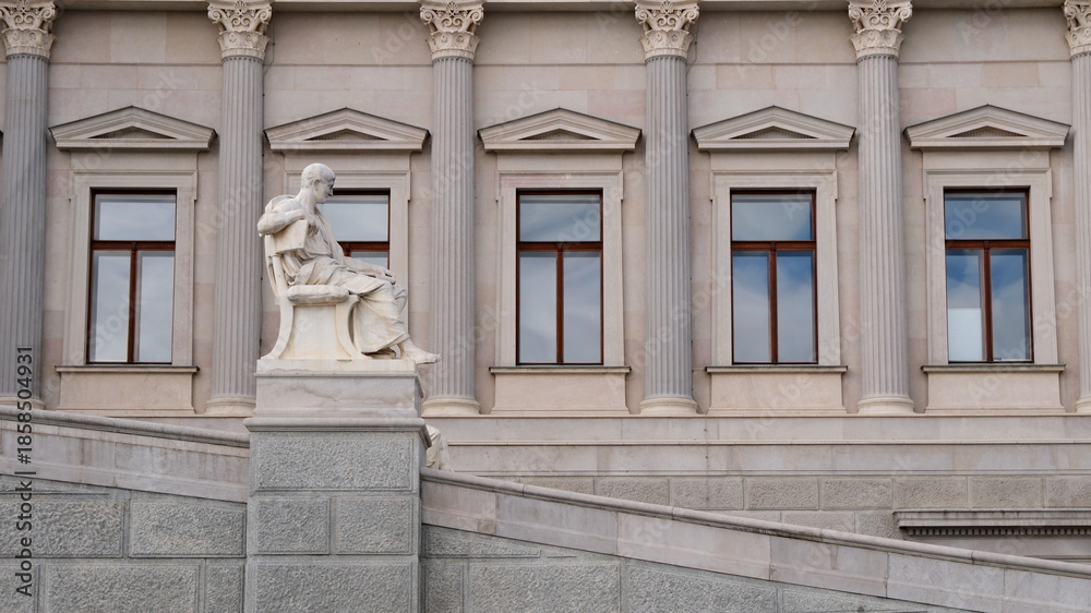 Obraz premium detail of the facade of a building in budapest