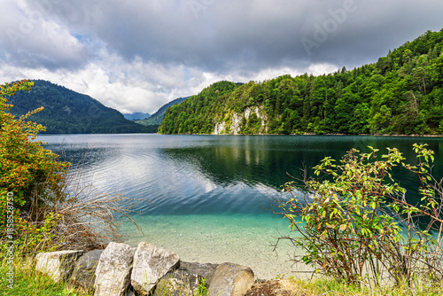 Blick über den Alpsee im Allgäu in Bayern