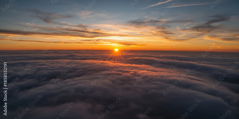 Obraz premium Scenic evening sky with natural clouds, suitable for background design or editorial layouts