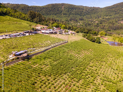 Foto aérea da vinícula Jolimont em Gramado.