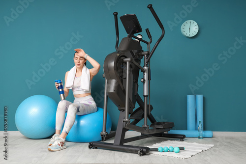 Sporty young woman with wat...