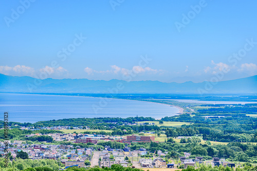 網走の天都山より市内と知床連山を望む
