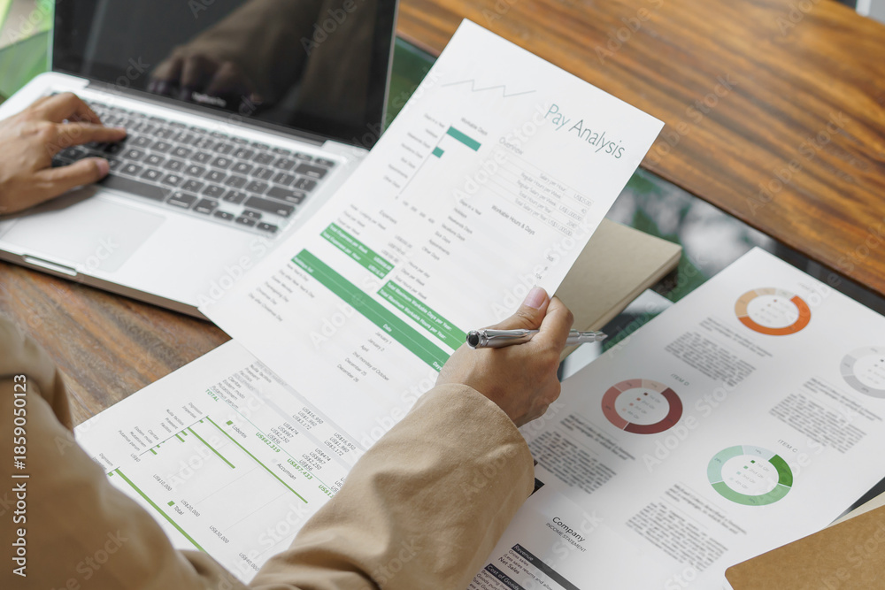 Obraz premium Business woman working in green eco friendly modern working space creative ideas for business eco friendly professional investor start up project business.
