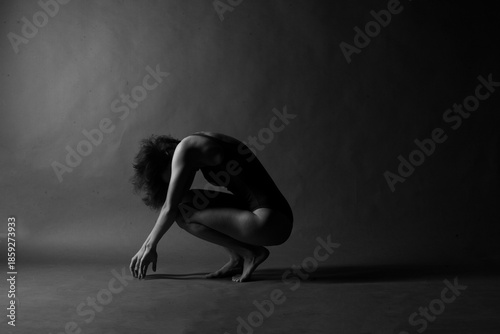Obraz na plátne Monochrome Female Body in Low Key Light