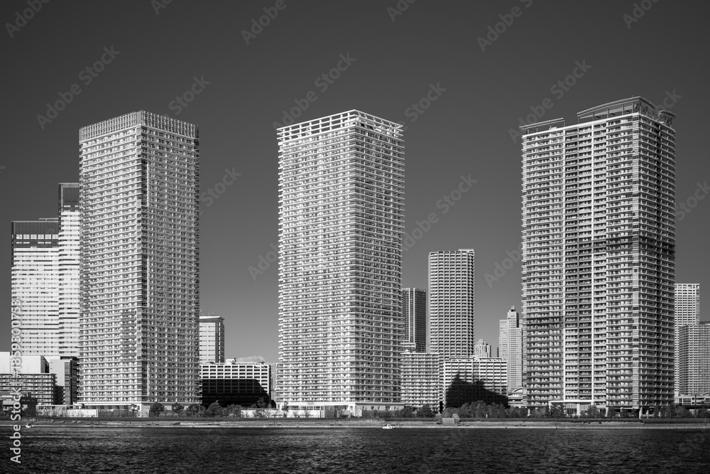 Fototapeta premium 冬の青空と豊洲から見た晴海 晴海運河 東京都江東区豊洲
