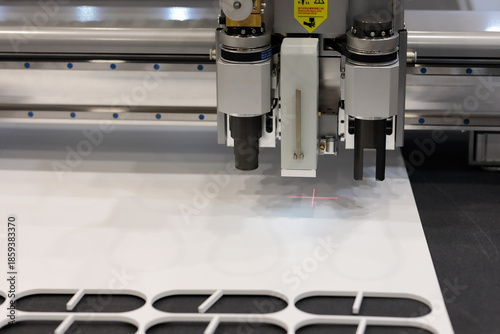 oscillating knife digital cutting machine close up