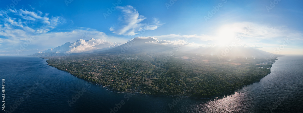 Obraz premium Panoramic view of coastline with volcano and in Bali