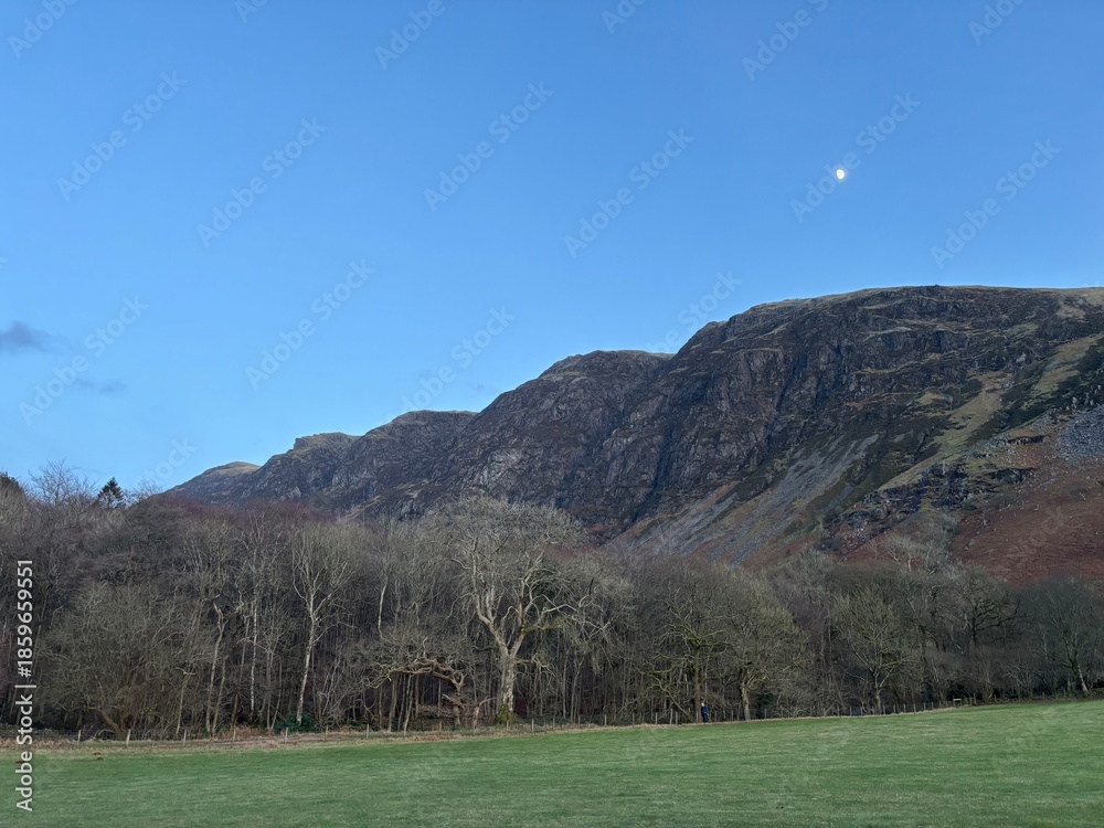 Fototapeta premium Moon over the Wasdale screes