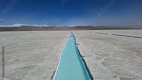 Piletas de sal en las Salinas Grandes en la provincia de Jujuy, Argentina