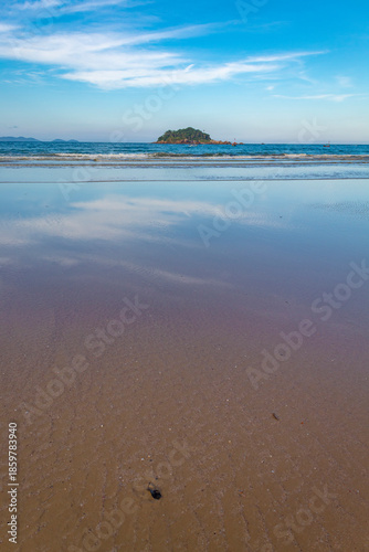  Praia Palmas do Arvoredo cidade de Governador Celso Ramos Santa Catarina Brasil região da Grande Florianopolis