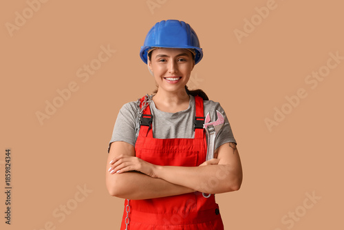 Young female construction w...