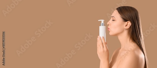 Young woman holding bottle ...