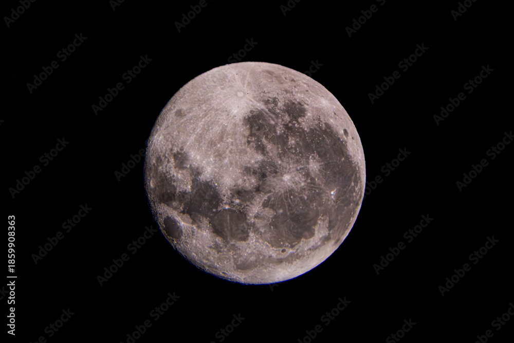 Obraz premium full moon over black