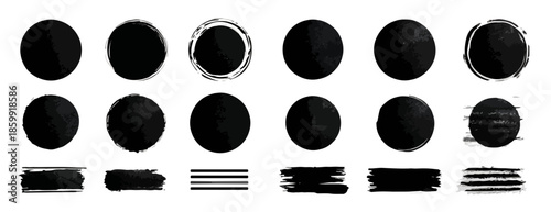 Coleção de pinceladas e formas circulares pretas em estilo grunge, ideais para design com fundo transparente.